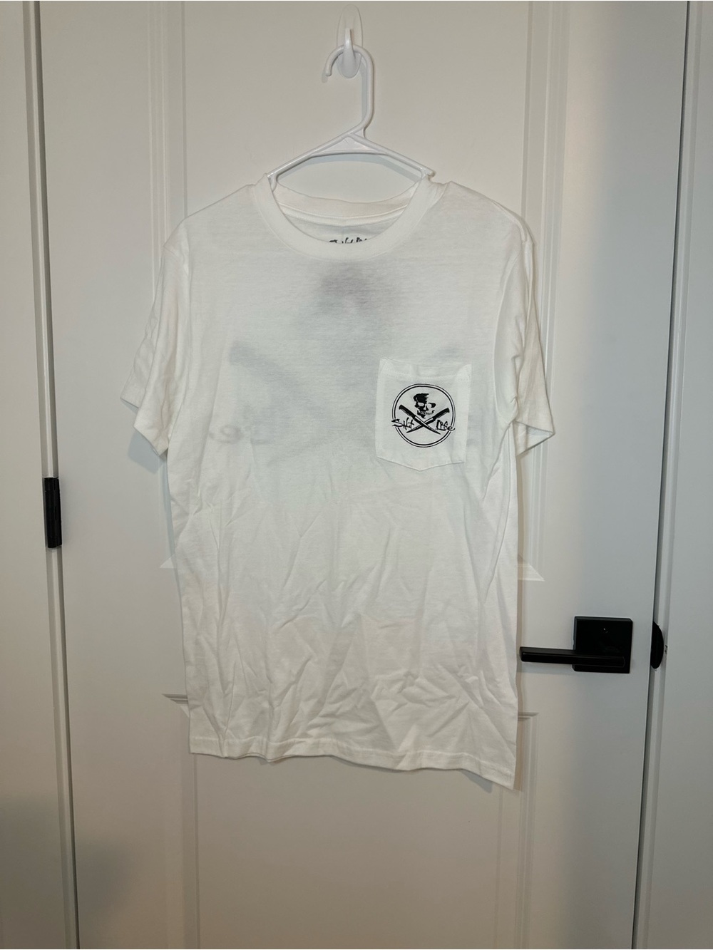 Salt Life Men's Skull and Hooks Pocket Short-Sleeve Tee